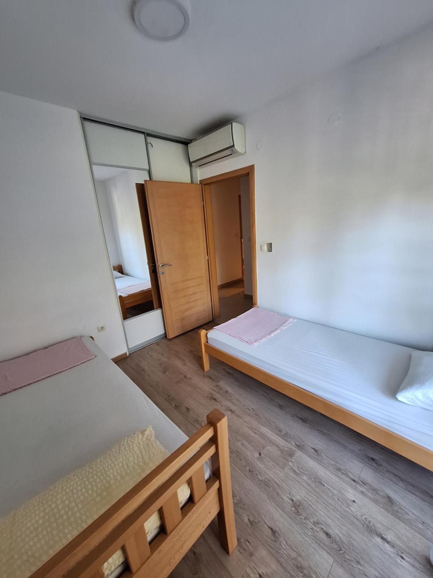 Apartment Enjoy Free Private Parking Мостар Екстериор снимка